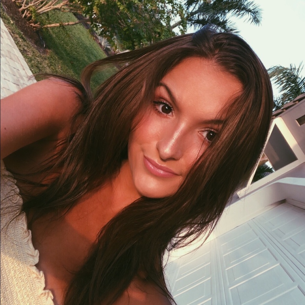 Meet your Posher, Isabella